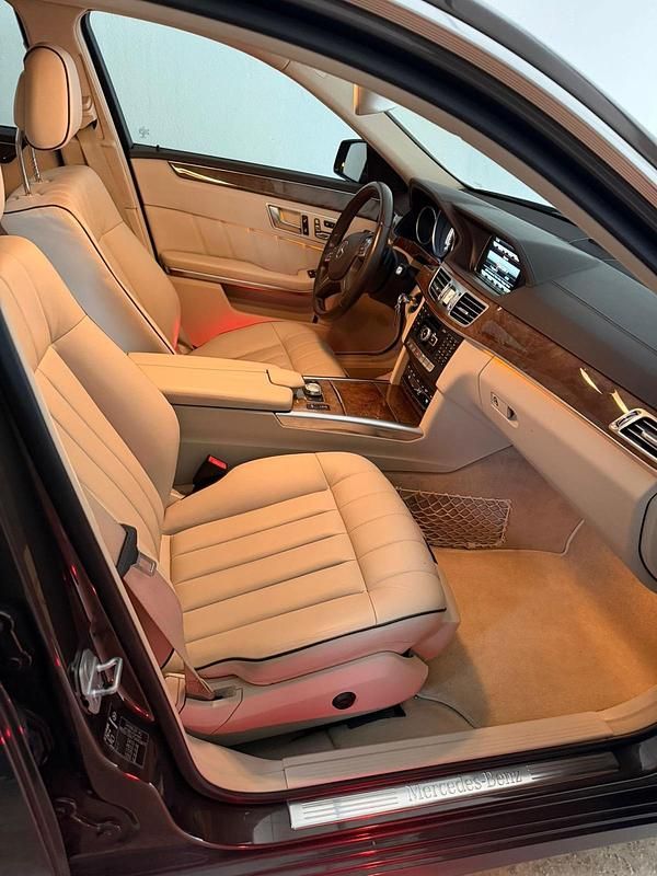 Gebraucht Mercedes E400 Elegance 333 PS (244 kW) 2013 Braun Limousine