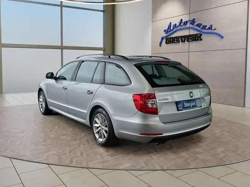 Gebraucht Skoda Superb 125 PS (91 kW) 2014 Brilliantsilber metallic Kombi
