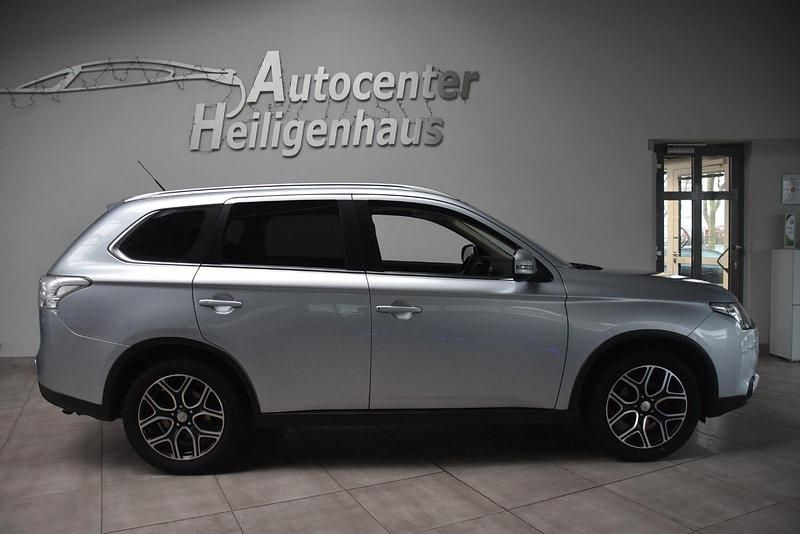 Gebraucht Mitsubishi Outlander Instyle 150 PS (110 kW) 2015 Silber SUV