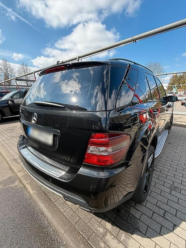Gebraucht Mercedes ML320 224 PS (164 kW) 2008 Schwarz SUV