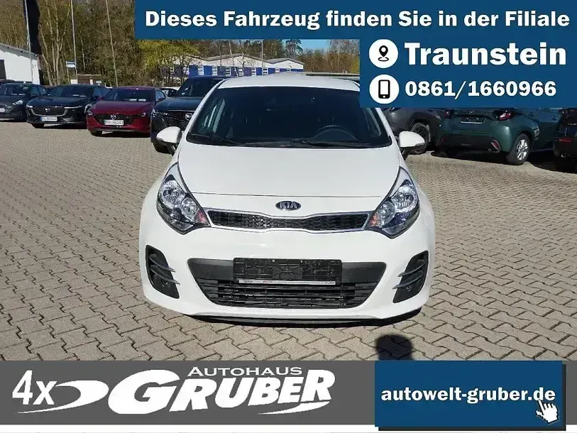Gebraucht Kia Rio 109 PS (80 kW) 2016 Weiß Limousine