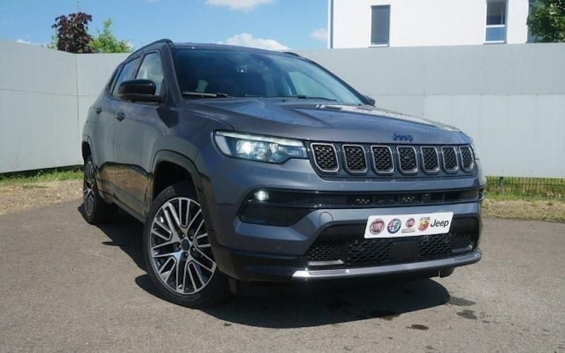 Neu Jeep Compass Summit 240 PS (176 kW) 2025 Grau SUV