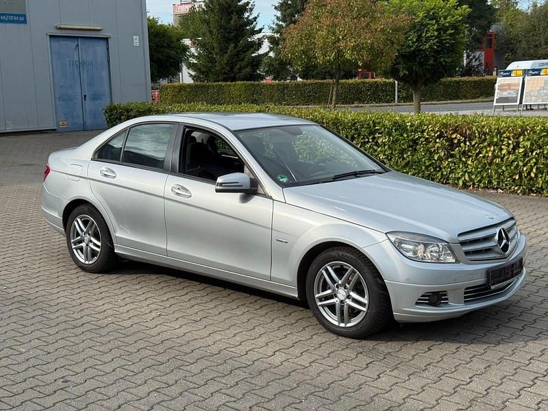 Gebraucht Mercedes C180 156 PS (114 kW) 2010 Silber Limousine