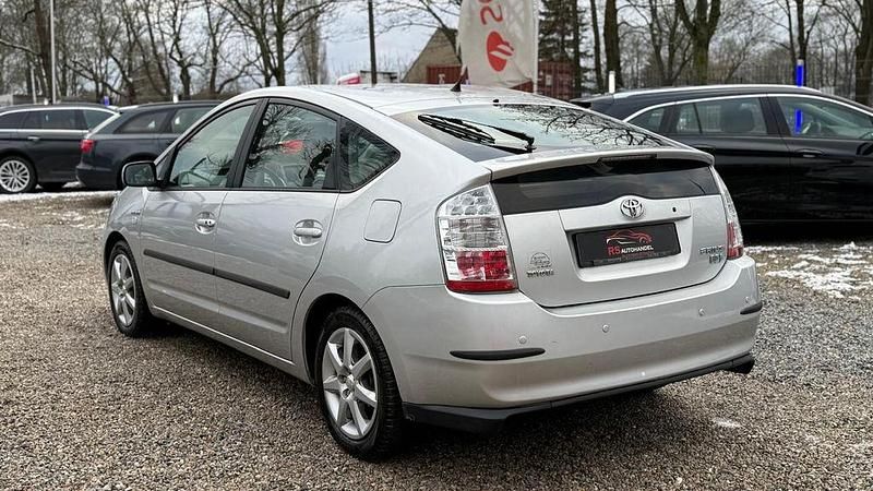 Gebraucht Toyota Prius Sol 77 PS (56 kW) 2006 Silber Kleinwagen