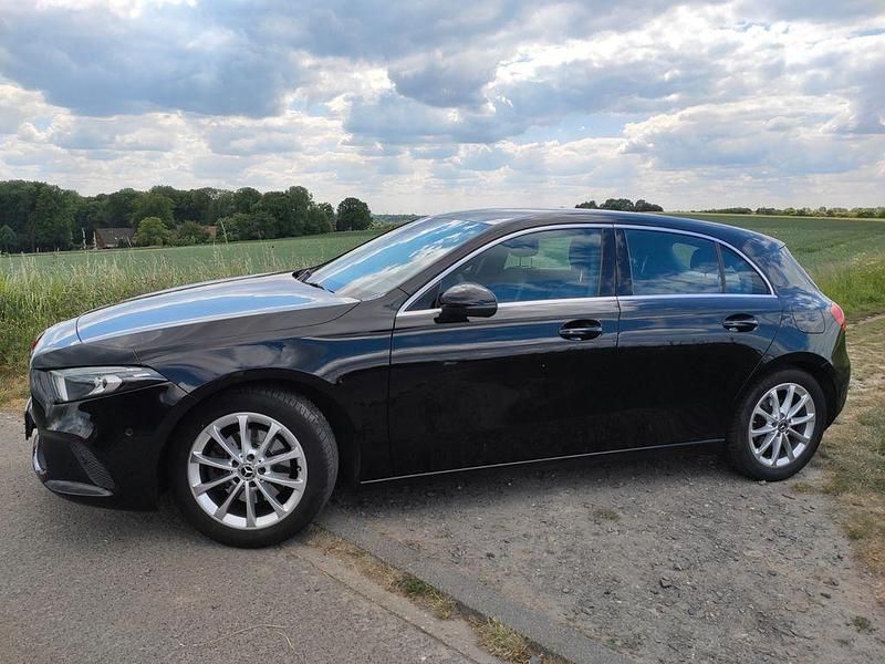 Schwarz Gebraucht 2018 Mercedes A200 Progressive Limousine | 17.950 € (Superpreis) - Bild 1/4