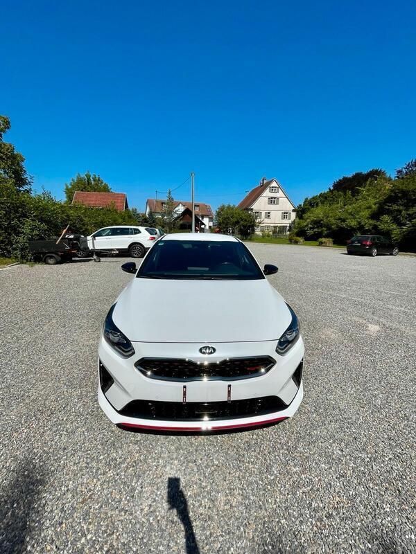 Weiß Gebraucht 2021 Kia Ceed GT Limousine | 22.399 € (Guter Preis) - Bild 1/4