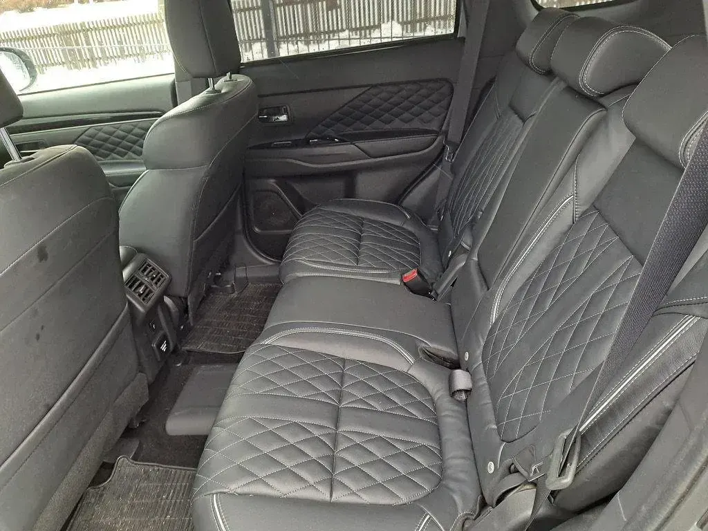 Gebraucht Mitsubishi Outlander P-HEV Top 224 PS (164 kW) 2020 Silber SUV