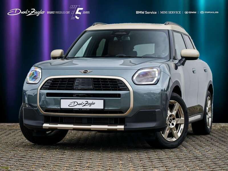 Smokey green metallic Gebraucht 2024 Mini Cooper Countryman Favoured SUV | 40.980 € - Bild 1/4