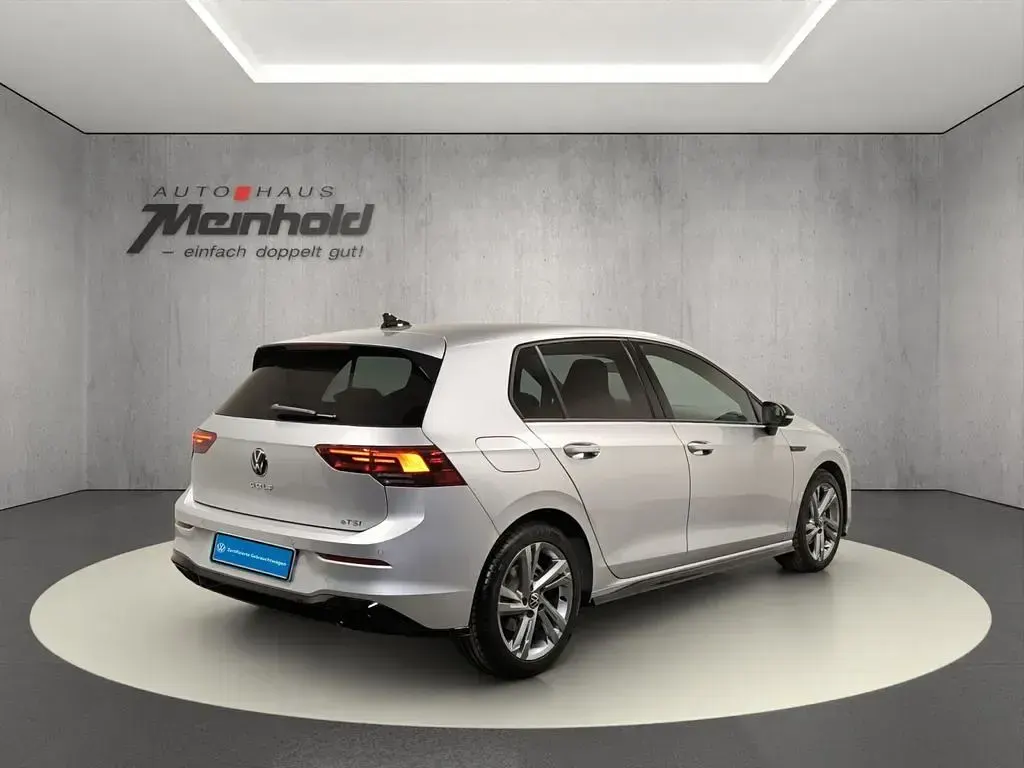 Gebraucht VW Golf VIII R-line 131 PS (96 kW) 2024 Reflexsilber metallic Limousine