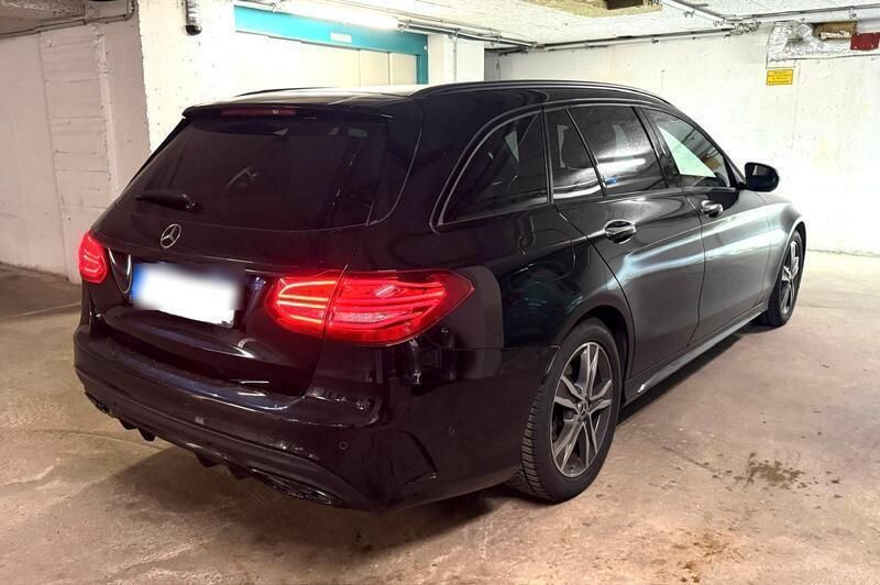 Schwarz Gebraucht 2019 Mercedes C300 AMG line Kombi | 22.300 € (Guter Preis) - Bild 1/4