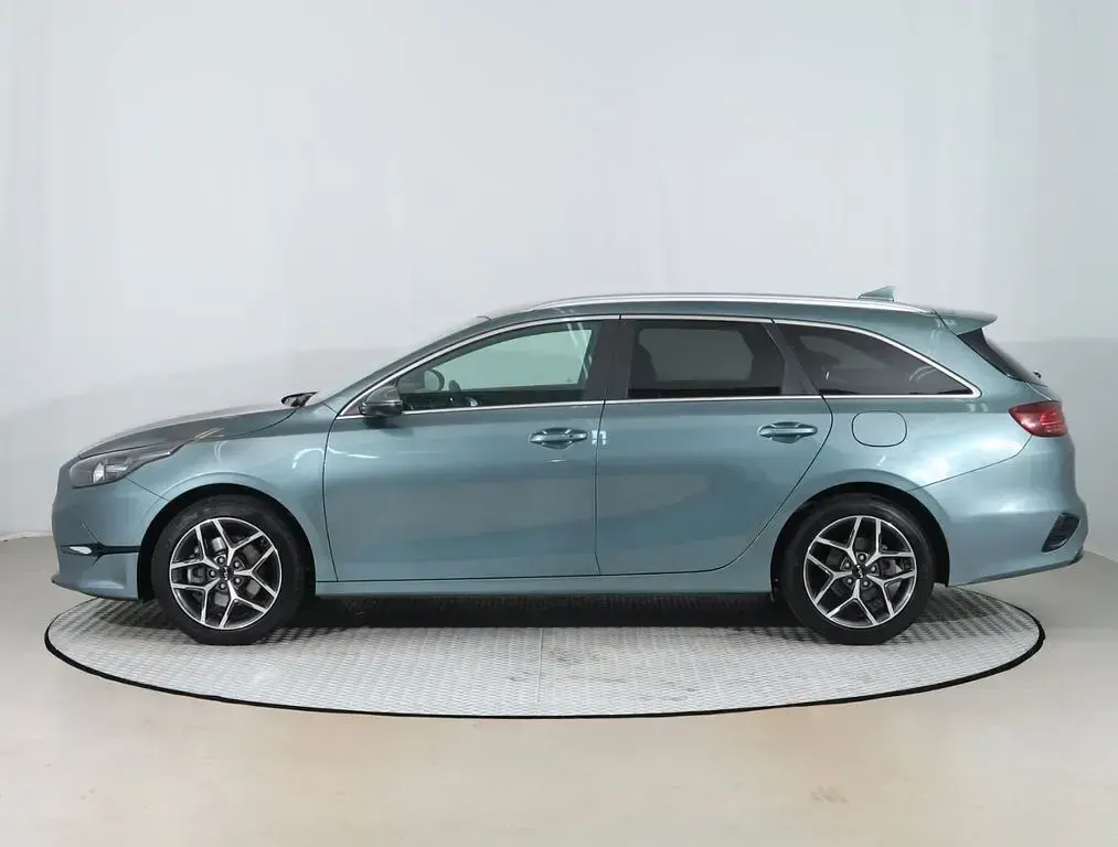Gebraucht Kia Ceed Gold 140 PS (102 kW) 2025 Grau Kleinwagen