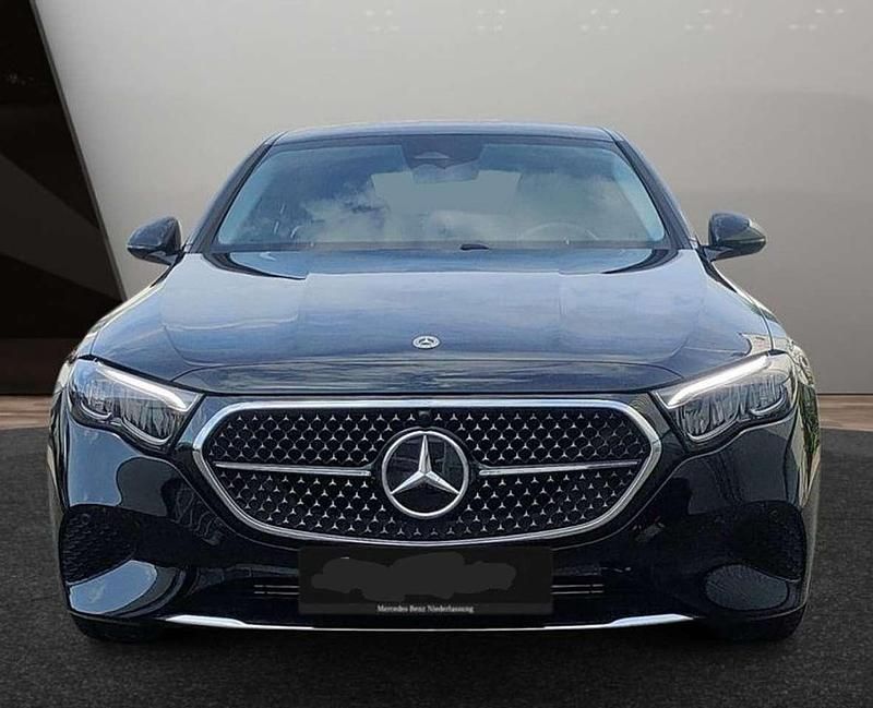 Gebraucht Mercedes E200 204 PS (150 kW) 2024 Schwarz Limousine