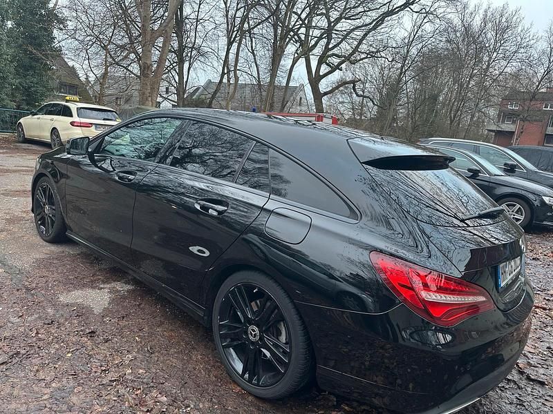 Gebraucht Mercedes CLA200 Shooting Brake 156 PS (114 kW) 2017 Schwarz Kombi