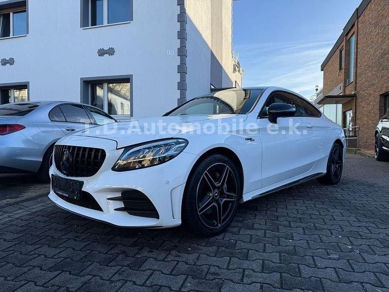 Weiß Gebraucht 2018 Mercedes C180 AMG Coupé | 24.999 € (Fairer Preis) - Bild 1/4