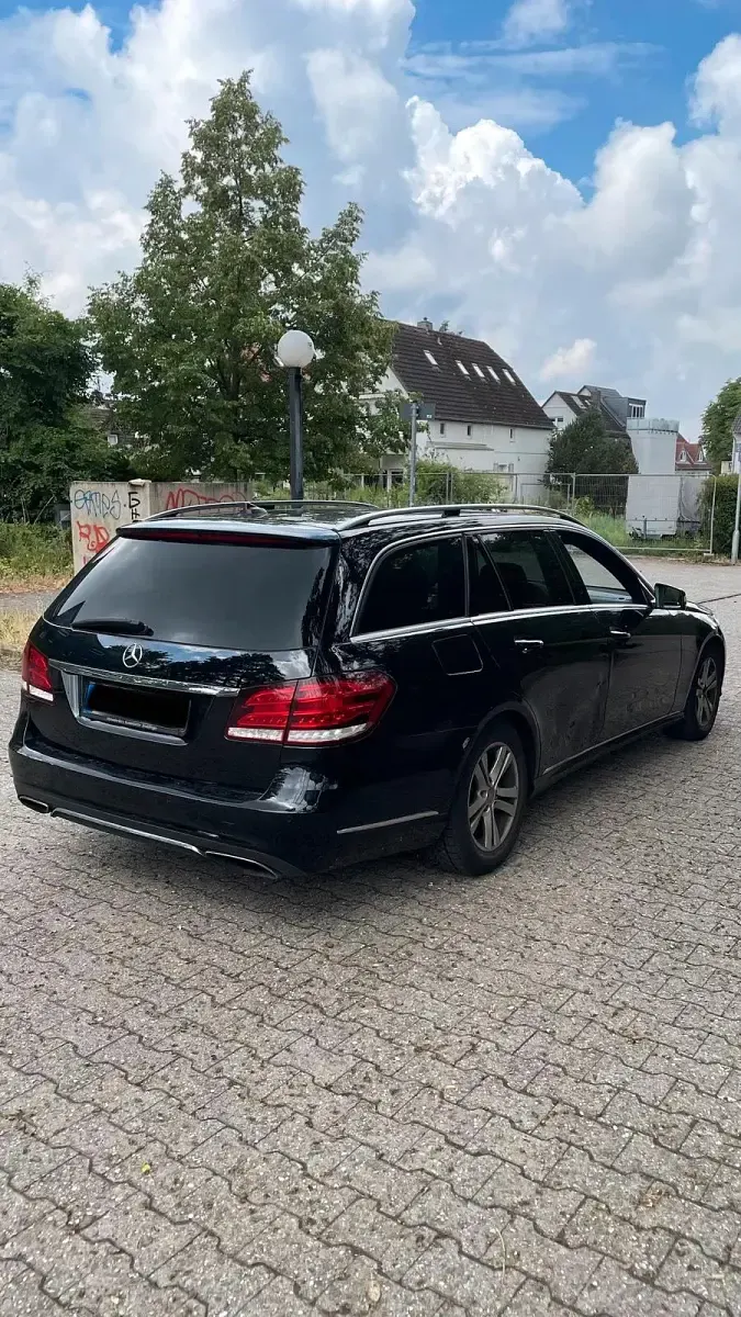 Gebraucht Mercedes E220 Avantgarde 170 PS (125 kW) 2015 Schwarz Kombi