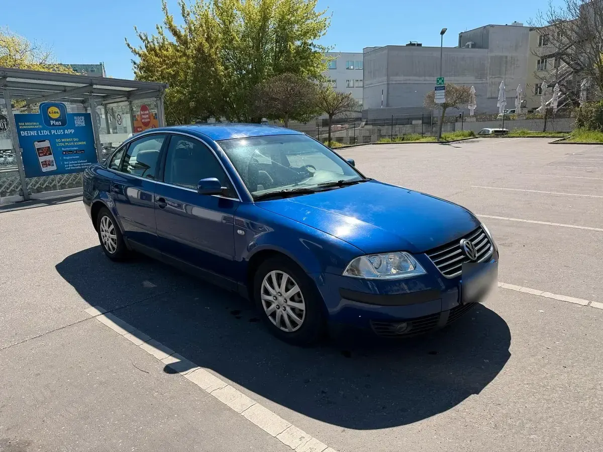 Używany VW Passat 131 KM (96 kW) 2002 Niebieski Sedan/Limuzyna
