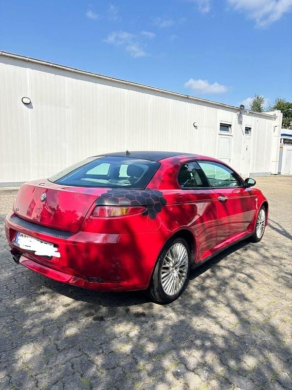 Rot Gebraucht 2004 Alfa Romeo GT Distinctive Coupé | 3.500 € (Guter Preis) - Bild 1/4