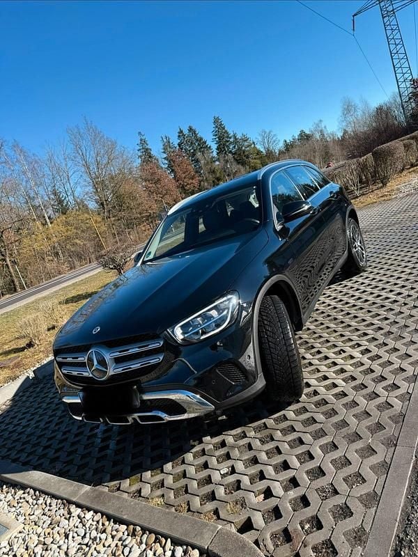 Gebraucht Mercedes GLC300e 320 PS (235 kW) 2021 Schwarz SUV
