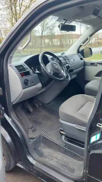 Używany VW Caravelle 179 KM (131 kW) 2012 Czarny Van