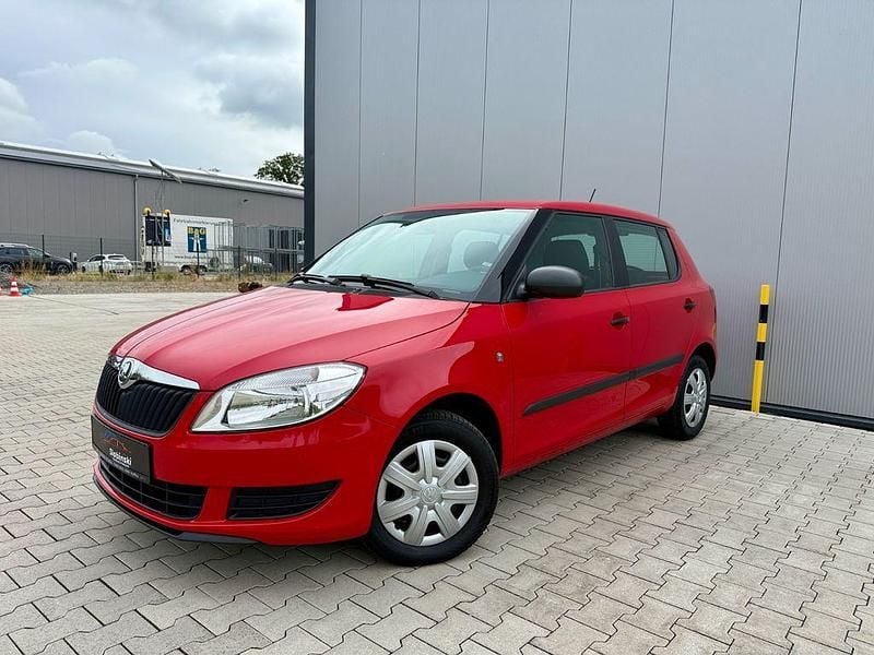 Rot Gebraucht 2014 Skoda Fabia Cool Edition Limousine | 6.600 € (Guter Preis) - Bild 1/4