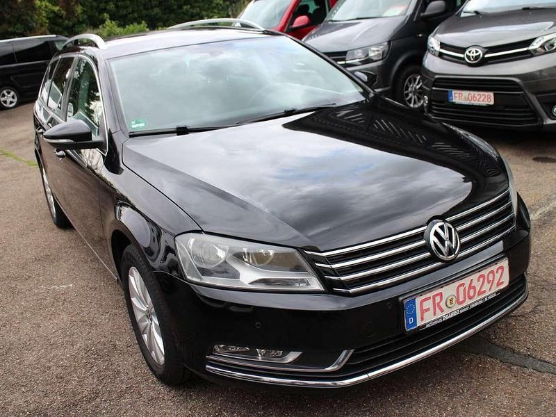 Schwarz (metallic) Gebraucht 2013 VW Passat Kombi | 7.900 € (Fairer Preis) - Bild 1/4
