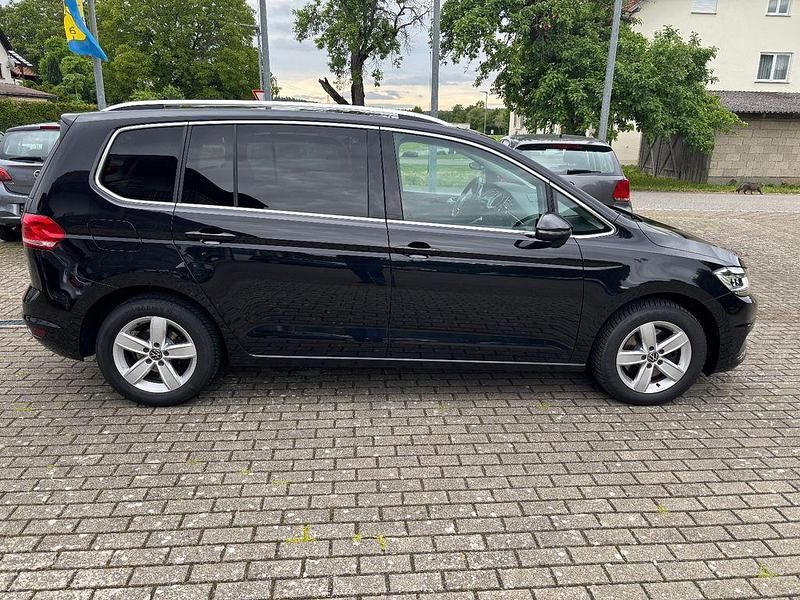 Gebraucht VW Touran Highline 150 PS (110 kW) 2021 Deep black perleffekt Van / Kleinbus