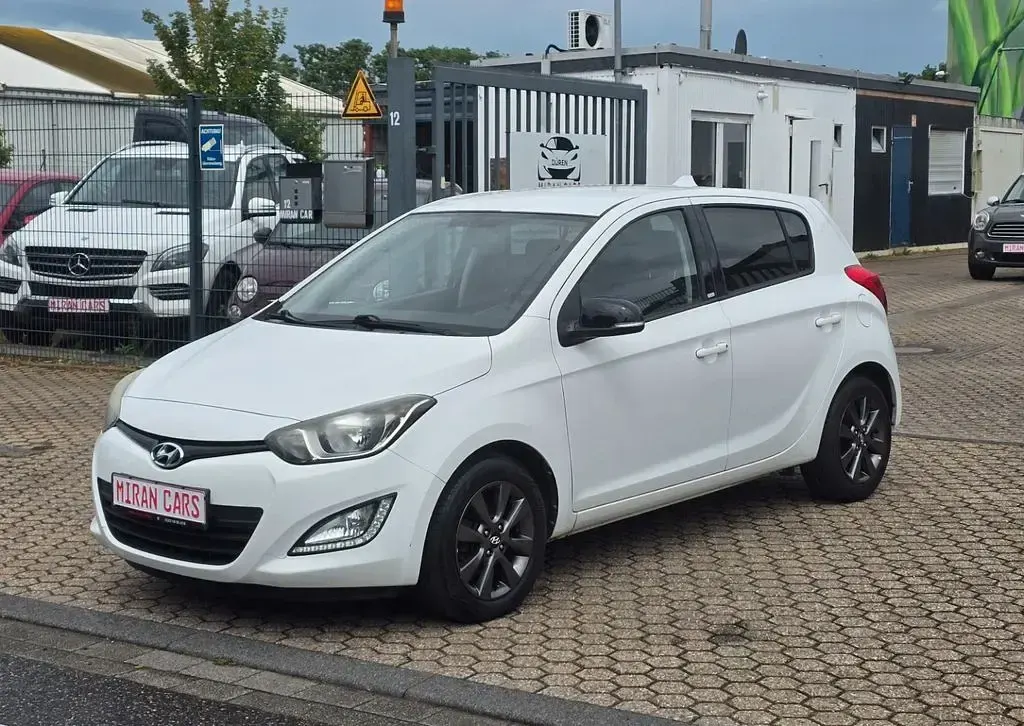 Gebraucht Hyundai i20 Classic 86 PS (63 kW) 2014 Weiß Kleinwagen