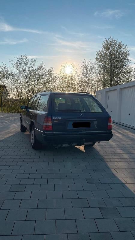 Brugt Mercedes E220 150 HK (110 kW) 1994 Blå Stationcar