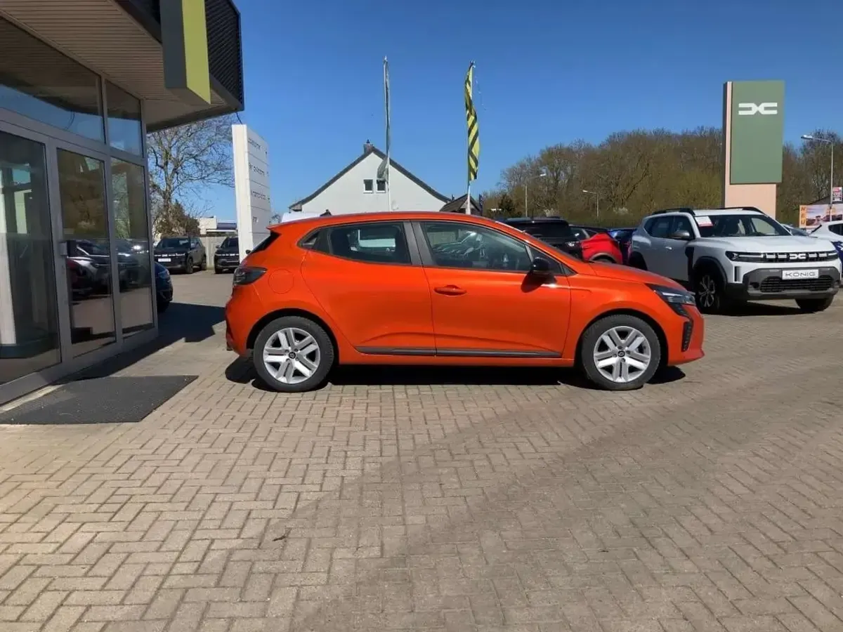 Gebraucht Renault Clio V Evolution 67 PS (49 kW) 2024 Valenciaorange metallic Limousine