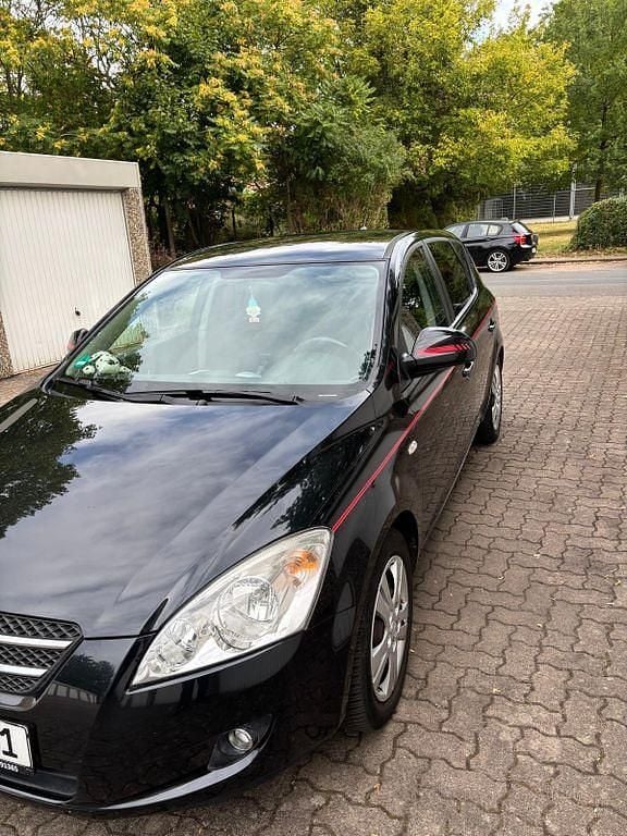 Schwarz Gebraucht 2007 Kia Ceed 2 Limousine | 4.300 € (Fairer Preis) - Bild 1/4
