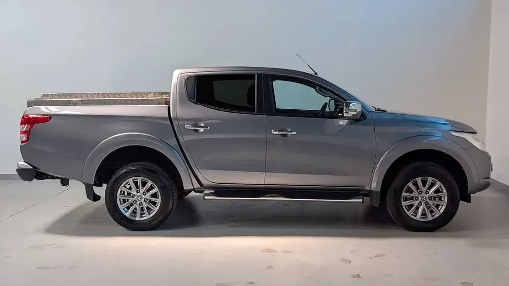 Gebraucht Mitsubishi L200 Top 181 PS (133 kW) 2016 Grau Pickup