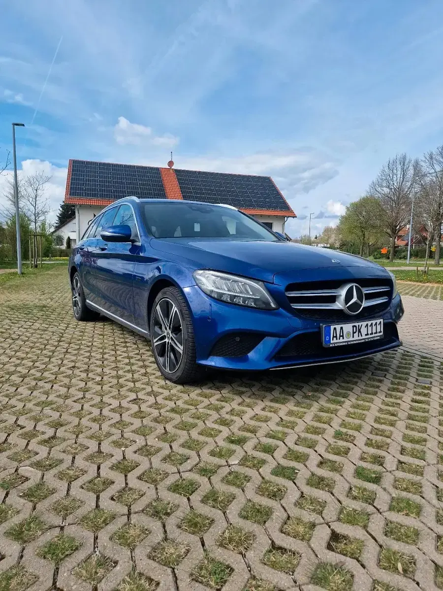 Gebraucht Mercedes C300 306 PS (225 kW) 2020 Blau Kombi