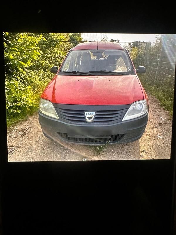 Rot Gebraucht 2012 Dacia Logan Limousine | 1.300 € (Superpreis) - Bild 1/4