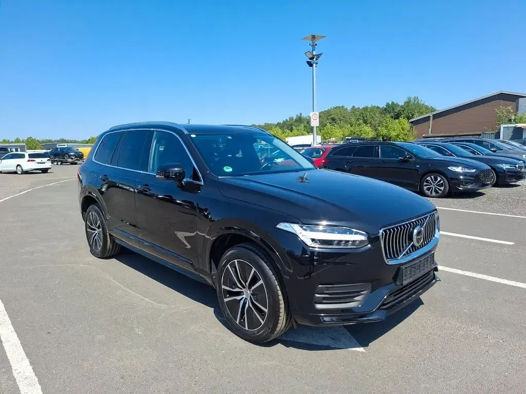 Gebraucht Volvo XC90 Momentum 235 PS (172 kW) 2021 Schwarz SUV