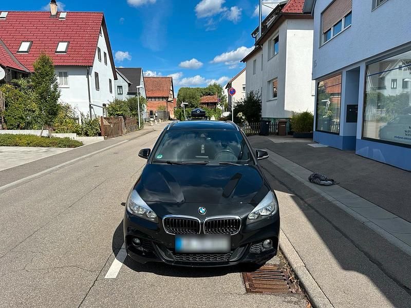 Schwarz Gebraucht 2015 BMW 218 Active Tourer M Sport Van / Kleinbus | 10.999 € (Etwas zu teuer) - Bild 1/4