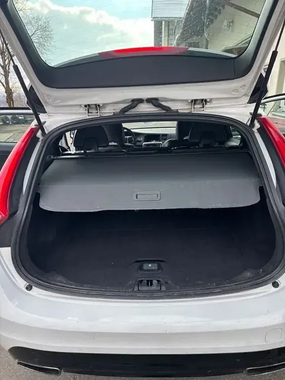 Gebraucht Volvo V60 Linje Svart 150 PS (110 kW) 2018 Weiß Kombi