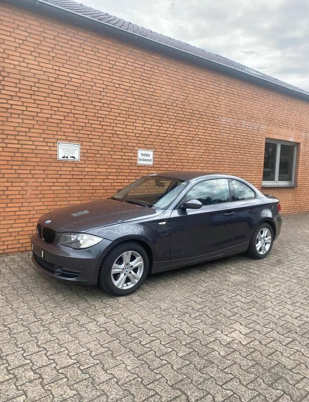 Silber Gebraucht 2008 BMW 120 Coupé Coupé | 4.290 € (Superpreis) - Bild 1/4