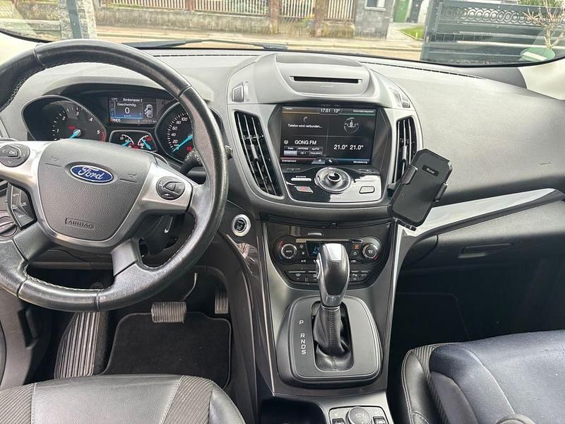Używany Ford Kuga Vignale 179 KM (131 kW) 2016 Szary SUV