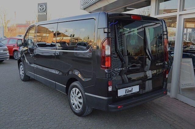 Second-hand Renault Trafic Expression 121 CP (88 kW) 2019 Negru Monovolum