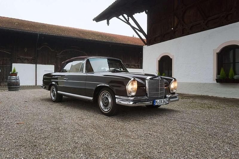 Tabacbraun Gebraucht 1968 Mercedes W111 Cabrio | 199.999 € - Bild 1/4