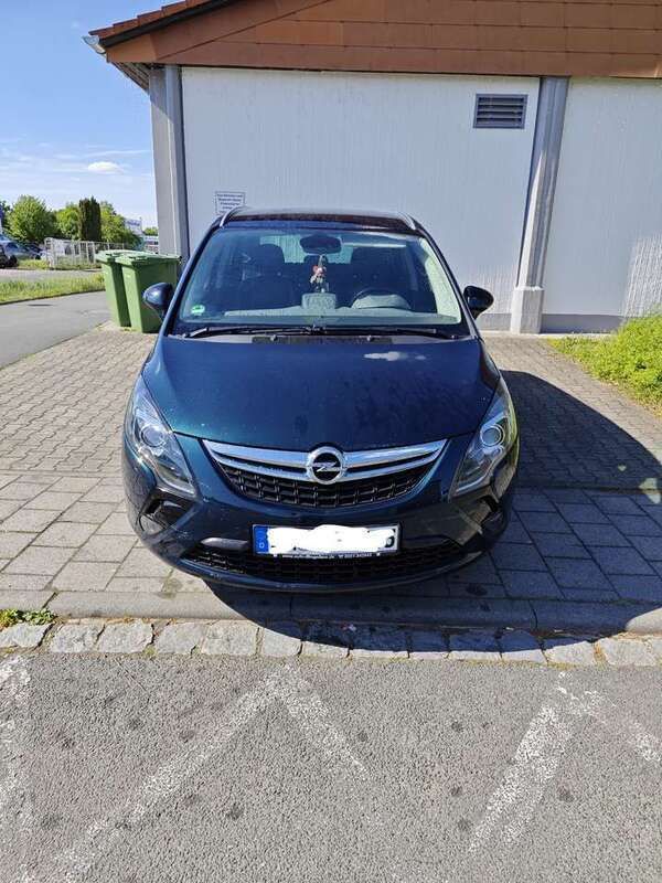 Grün Gebraucht 2013 Opel Zafira Tourer Sport Van / Kleinbus | 7.800 € (Fairer Preis) - Bild 1/4