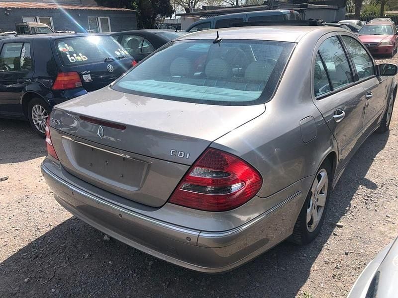 Usata Mercedes E320 204 CV (150 kW) 2005 Beige Berlina