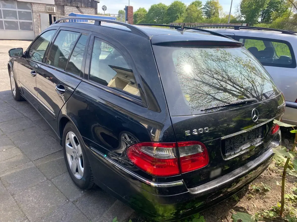 Gebraucht Mercedes E200 Elegance 184 PS (135 kW) 2009 Schwarz Kombi