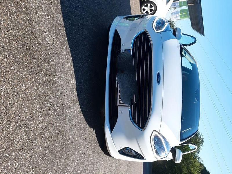 Gebraucht Ford Fiesta Titanium 101 PS (74 kW) 2018 Weiß Kleinwagen