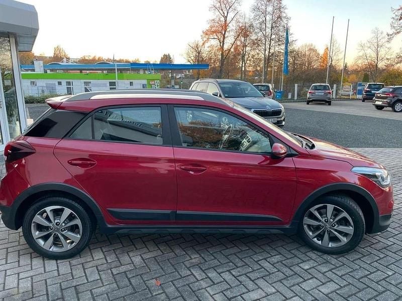 Rot Gebraucht 2018 Hyundai i20 Active Kleinwagen | 7.950 € (Guter Preis) - Bild 1/4