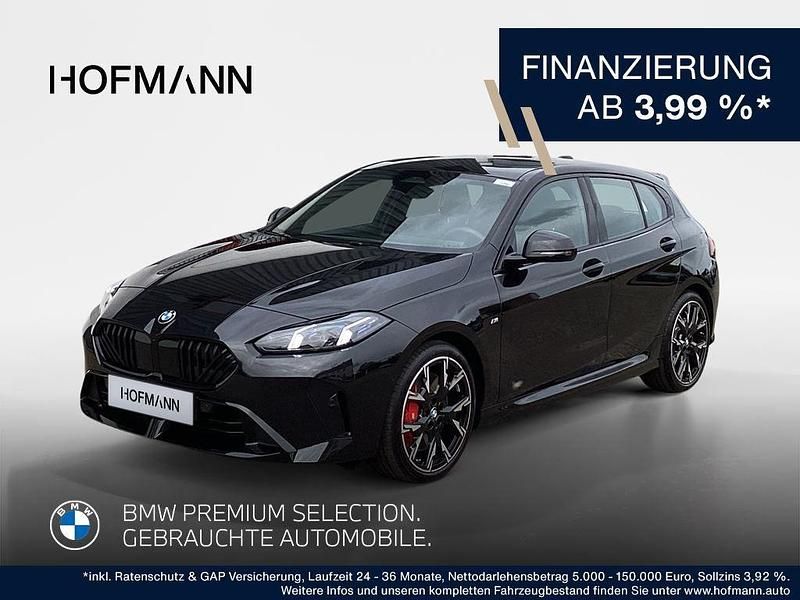 Saphirschwarz metallic Gebraucht 2024 BMW 120 M Sport Kleinwagen | 34.404 € (Etwas zu teuer) - Bild 1/3