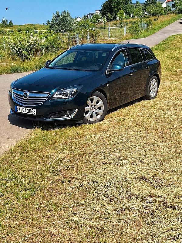 Grün Gebraucht 2014 Opel Insignia Kombi | 7.900 € (Fairer Preis) - Bild 1/4