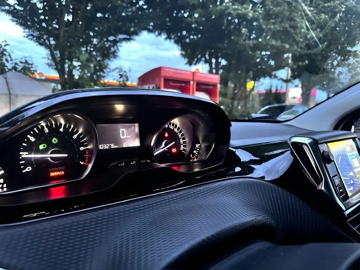 Gebraucht Peugeot 208 GT-line 107 PS (78 kW) 2017 Weiß Kleinwagen