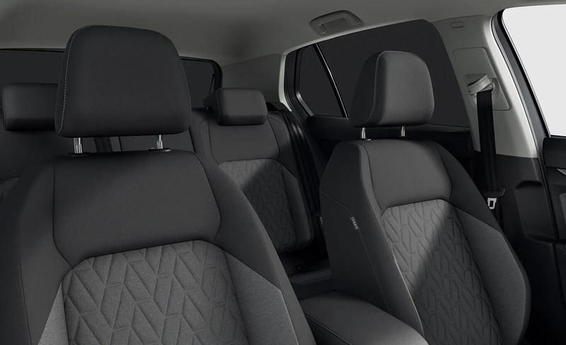 Neu VW Golf VIII 150 PS (110 kW) 2025 Dolphin grey metallic Limousine