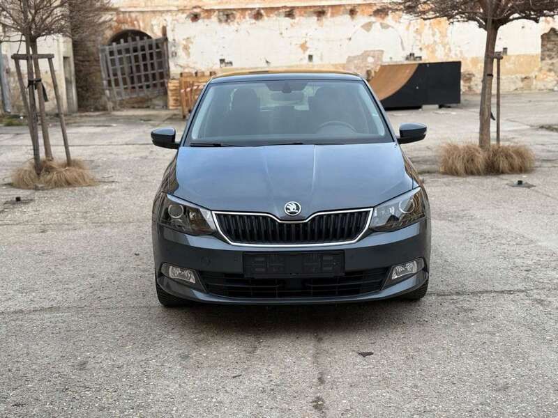 Grau Gebraucht 2015 Skoda Fabia Style Limousine | 8.500 € (Fairer Preis) - Bild 1/4